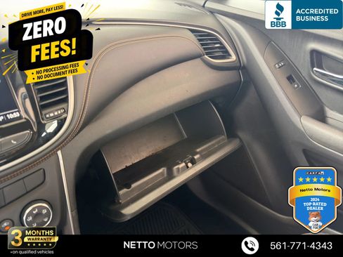 Used 2018 Chevrolet Trax LS AWD/4WD image 32