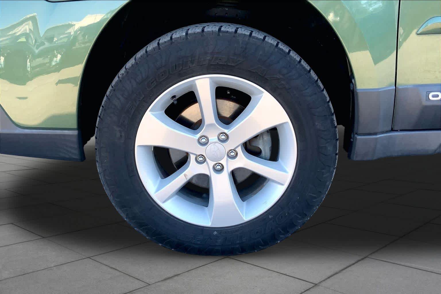 Used 2013 Subaru Outback 2.5i Premium AWD/4WD image 11