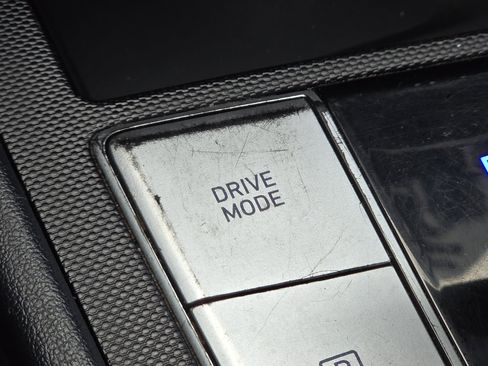 Used 2022 Hyundai Elantra SEL w/ Convenience Package image 9