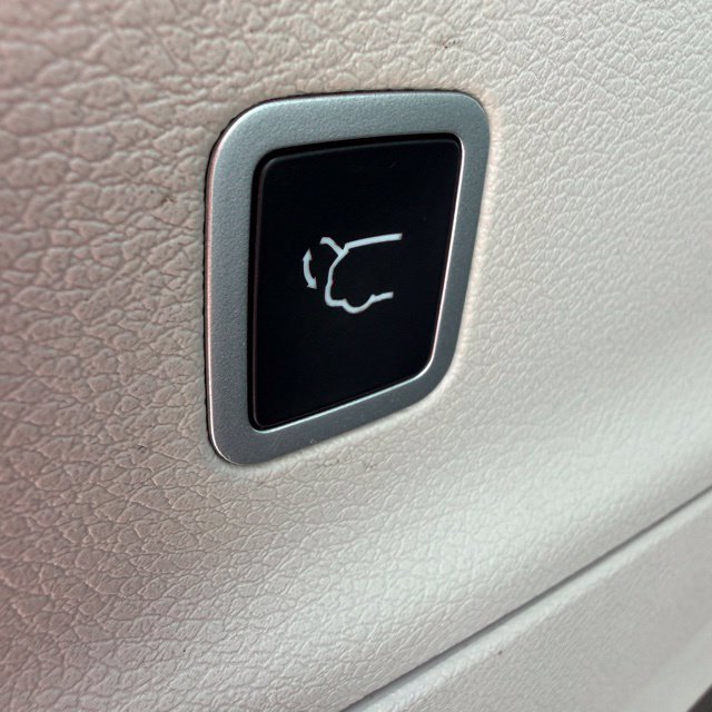 Used 2023 Chrysler Pacifica Touring-L AWD/4WD image 17