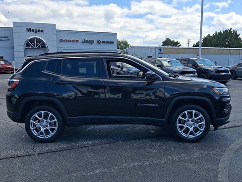 Used 2023 Jeep Compass Latitude AWD/4WD image 7