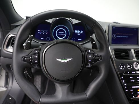 Used 2023 Aston Martin DBS Coupe image 23