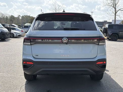 New 2026 Volkswagen Taos SE image 4