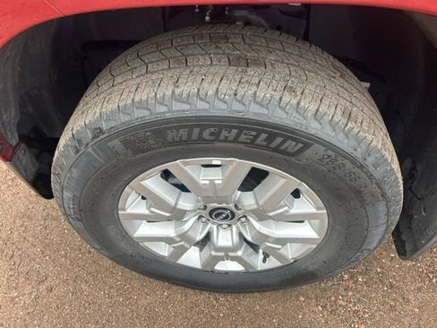 Used 2023 Nissan Frontier SV w/ Technology Package AWD/4WD image 10