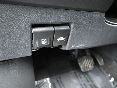 Used 2020 Nissan Kicks S image 20