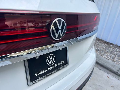 New 2026 Volkswagen Atlas SE FWD image 30