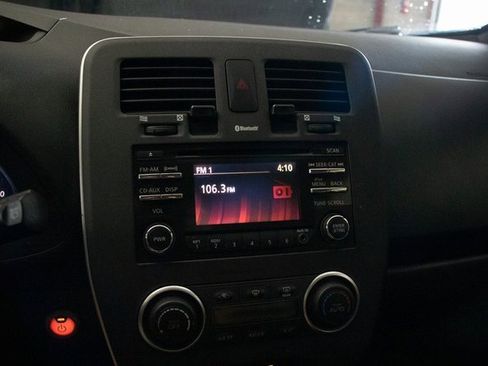 Used 2013 Nissan Leaf S w/ Charger Pkg image 32