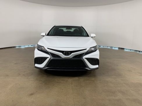 Used 2023 Toyota Camry SE image 3