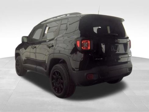 Used 2020 Jeep Renegade Latitude w/ Cold Weather Group AWD/4WD image 3