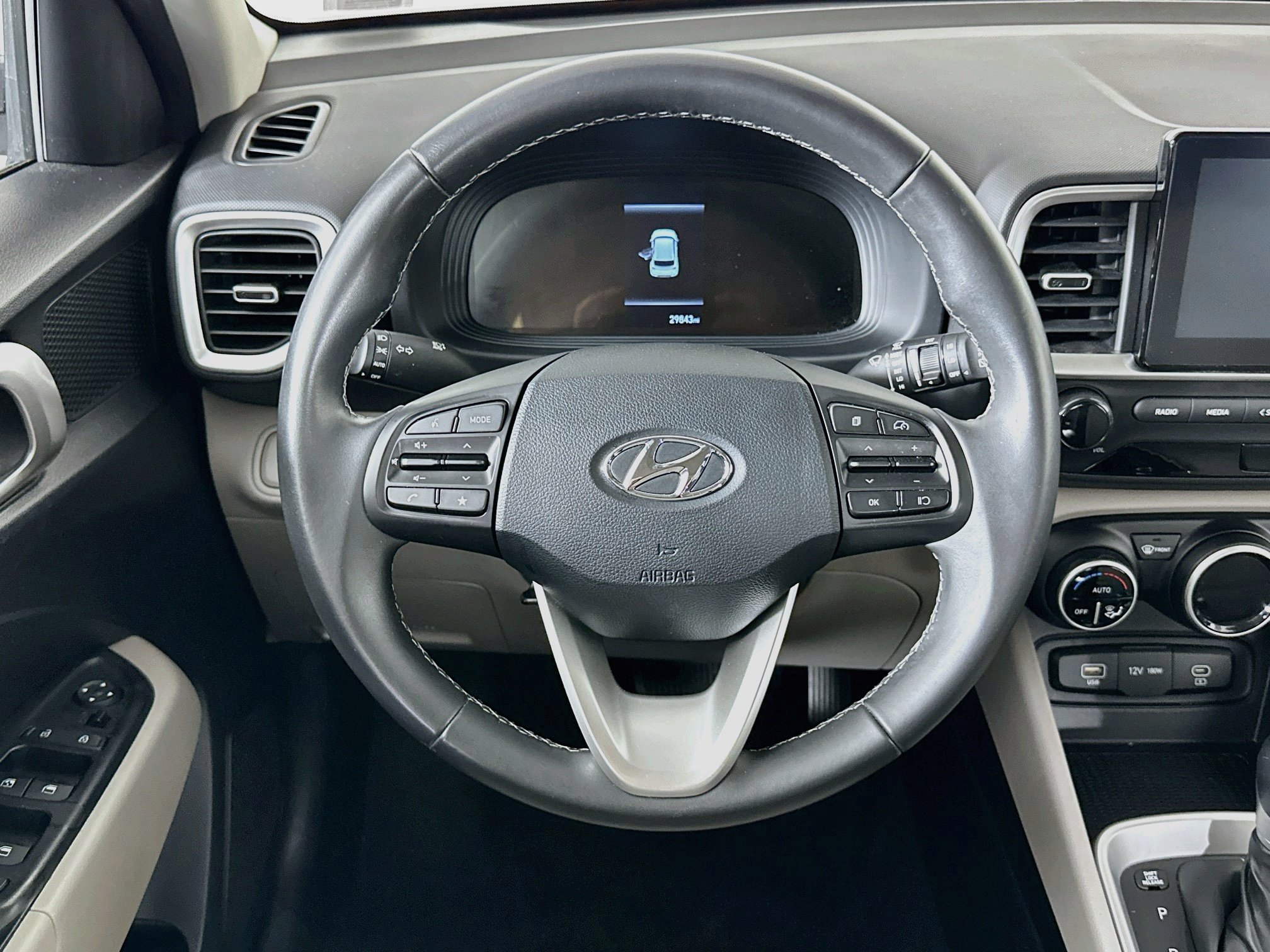 Used 2025 Hyundai Venue SEL FWD image 18