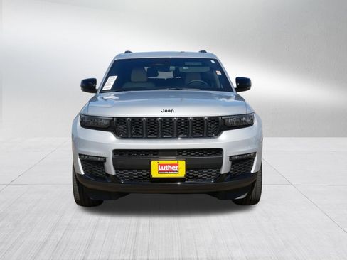 Used 2024 Jeep Grand Cherokee L Limited w/ Black Appearance Package AWD/4WD image 2