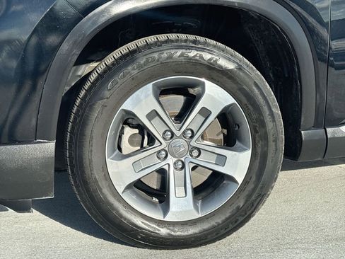 Used 2025 Honda Pilot EX-L image 10