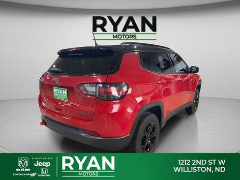 Used 2023 Jeep Compass Trailhawk w/ Trailhawk Elite Group AWD/4WD image 3