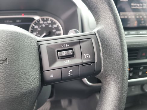 Used 2025 Nissan Rogue S image 28