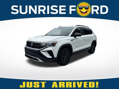 Used 2024 Volkswagen Taos S FWD image 1