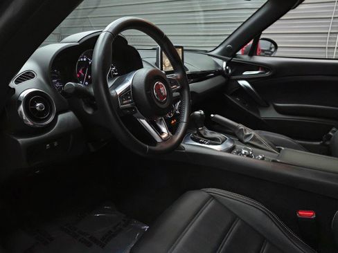 Used 2017 FIAT 124 Spider Lusso RWD image 12