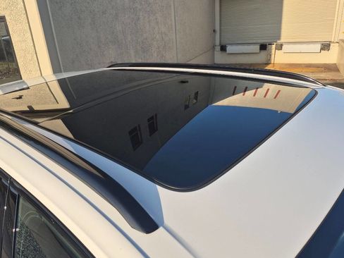 Used 2022 Porsche Cayenne Platinum Edition image 2