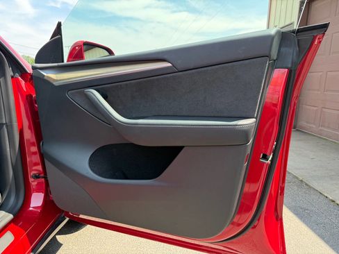 Used 2023 Tesla Model Y Long Range image 42