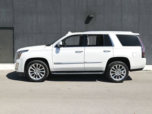 Used 2020 Cadillac Escalade Luxury image 10