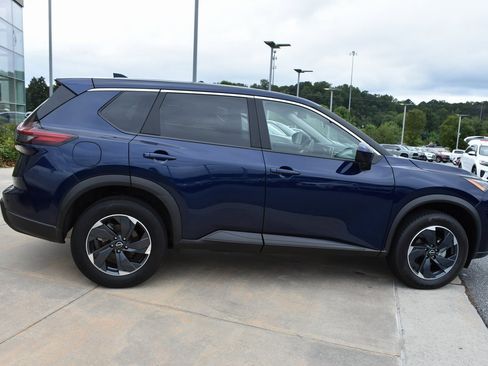 Used 2025 Nissan Rogue SV image 11