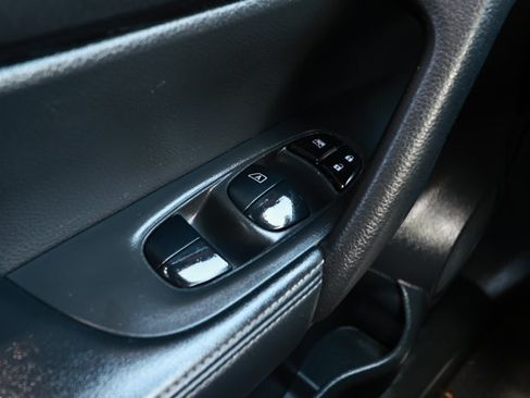 Used 2020 Nissan Rogue SV AWD/4WD image 19