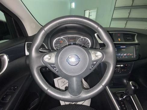 Used 2019 Nissan Sentra SR FWD image 14