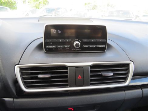 Used 2014 MAZDA MAZDA3 i SV FWD image 11