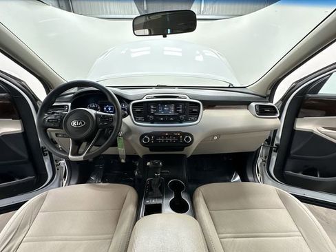 Used 2017 Kia Sorento LX image 17