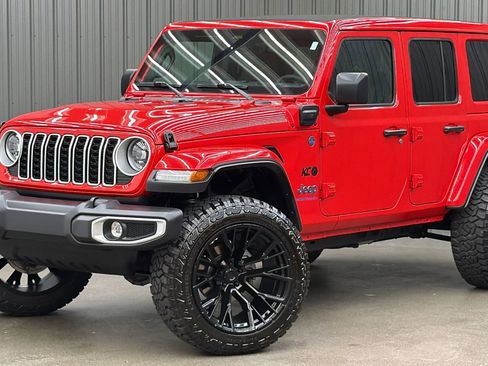 Used 2025 Jeep Wrangler Unlimited Sahara w/ Safety Group AWD/4WD image 1