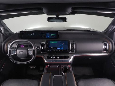 Used 2025 Ford Expedition Tremor image 3