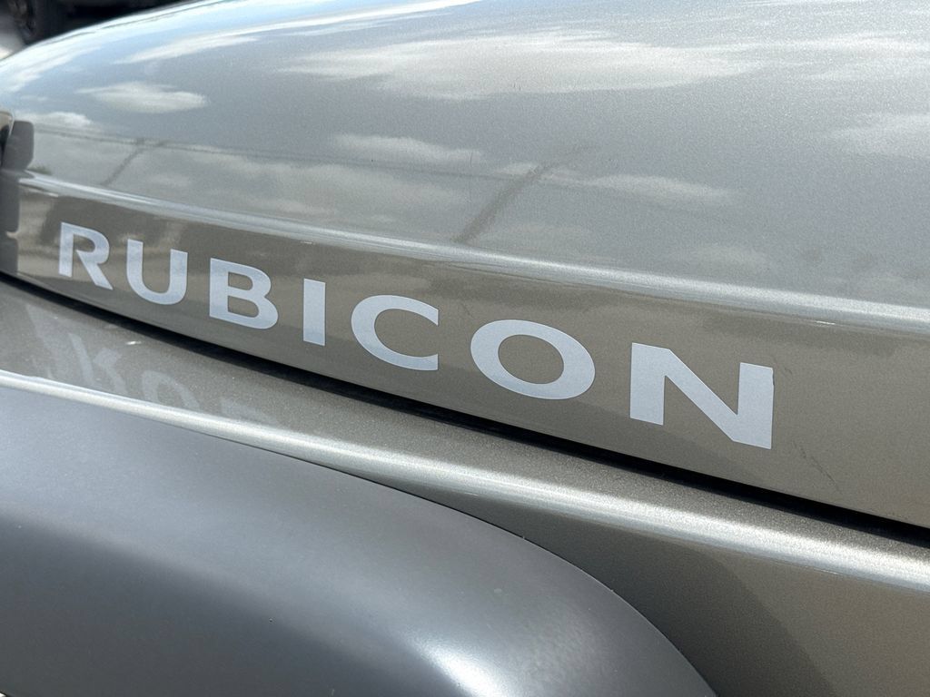 Used 2005 Jeep Wrangler Unlimited Rubicon w/ Sahara Edition Group AWD/4WD image 7