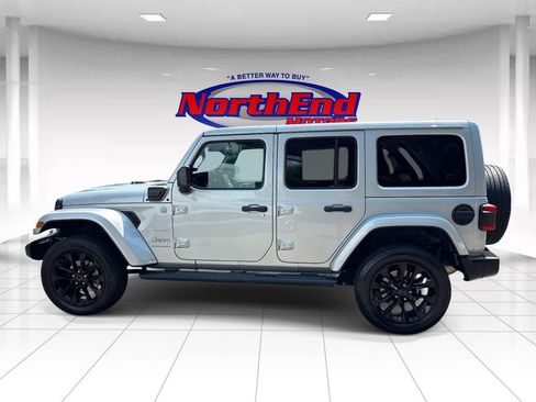 Used 2024 Jeep Wrangler Unlimited Sahara w/ Dual Top Group AWD/4WD image 6