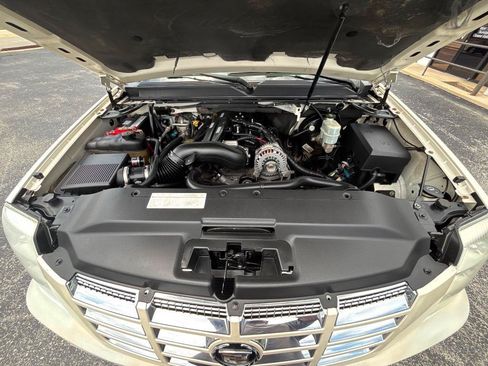 Used 2007 Cadillac Escalade AWD w/ Information Package image 40