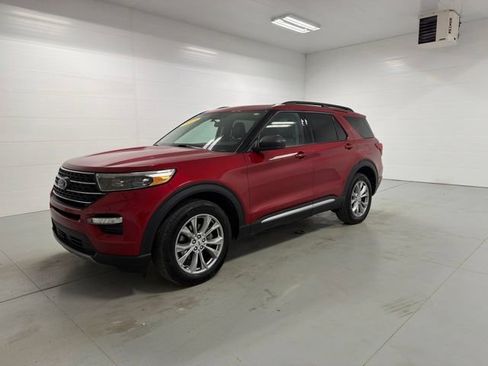 Used 2023 Ford Explorer XLT w/ Equipment Group 202A AWD/4WD image 4