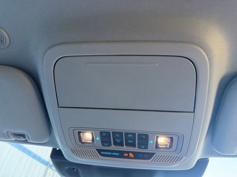 Used 2023 Ford Explorer XLT w/ Equipment Group 202A AWD/4WD image 19