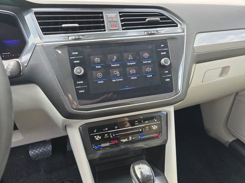 Used 2022 Volkswagen Tiguan SE w/ Panoramic Sunroof Package AWD/4WD image 37