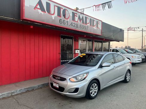 Used 2013 Hyundai Accent GLS FWD image 2