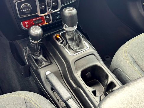 Used 2024 Jeep Wrangler Unlimited image 26