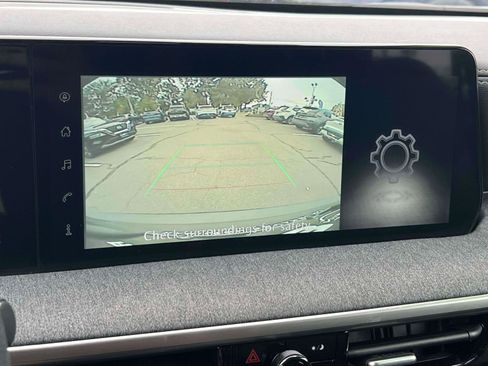 Used 2025 Nissan Kicks SV AWD/4WD image 13