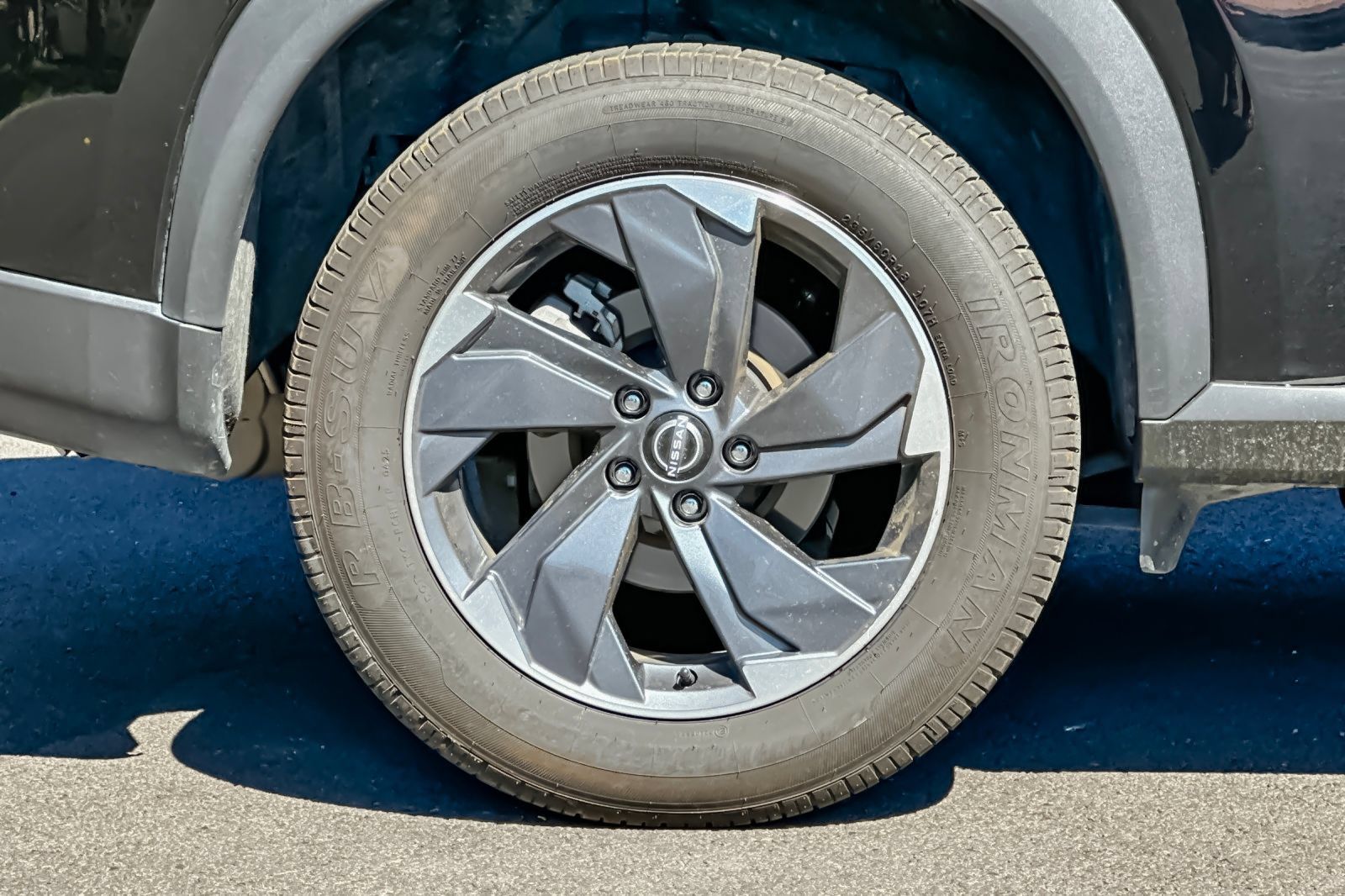 Used 2025 Nissan Rogue SV FWD image 38