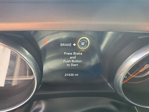 Used 2023 Jeep Gladiator Sport AWD/4WD image 13