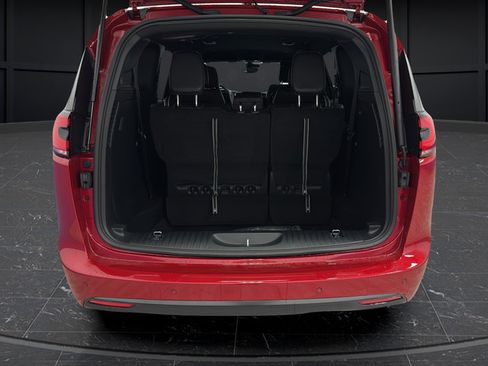 New 2026 Chrysler Pacifica Select AWD/4WD image 27