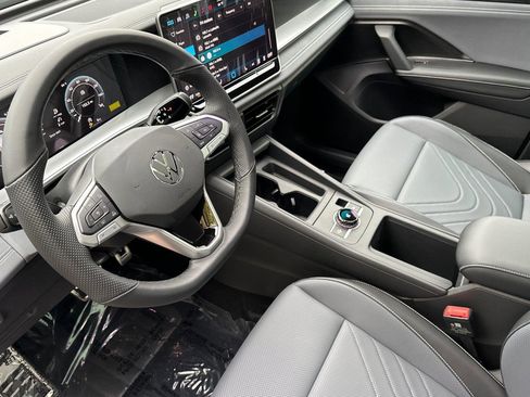 New 2026 Volkswagen Tiguan SE R-Line image 9