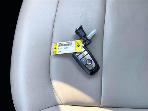 Used 2019 Ford Explorer XLT w/ Equipment Group 202A image 32