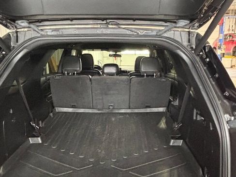 Used 2020 Ford Explorer XLT w/ Equipment Group 202A image 8