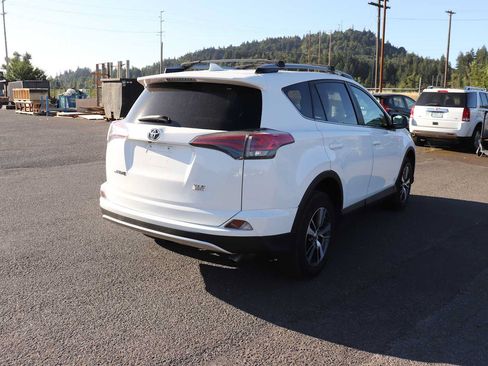 Used 2018 Toyota RAV4 XLE w/ Plus Extra Value Package AWD/4WD image 5