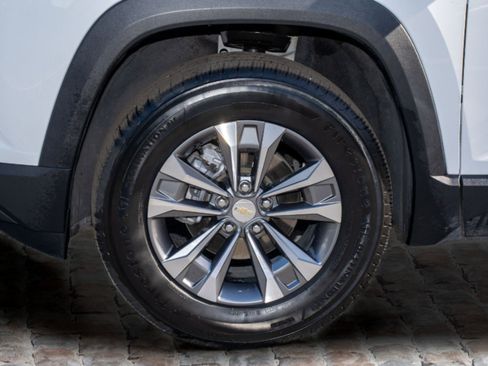 Used 2025 Chevrolet Equinox LT w/ Safety and Technology Package image 37