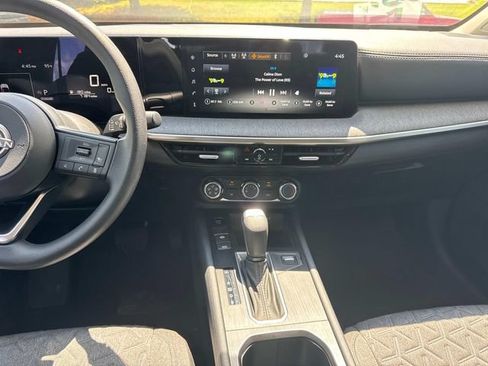 Certified 2025 Nissan Kicks SV FWD image 19
