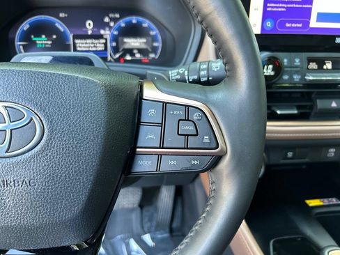 Used 2024 Toyota Grand Highlander AWD Hybrid image 23