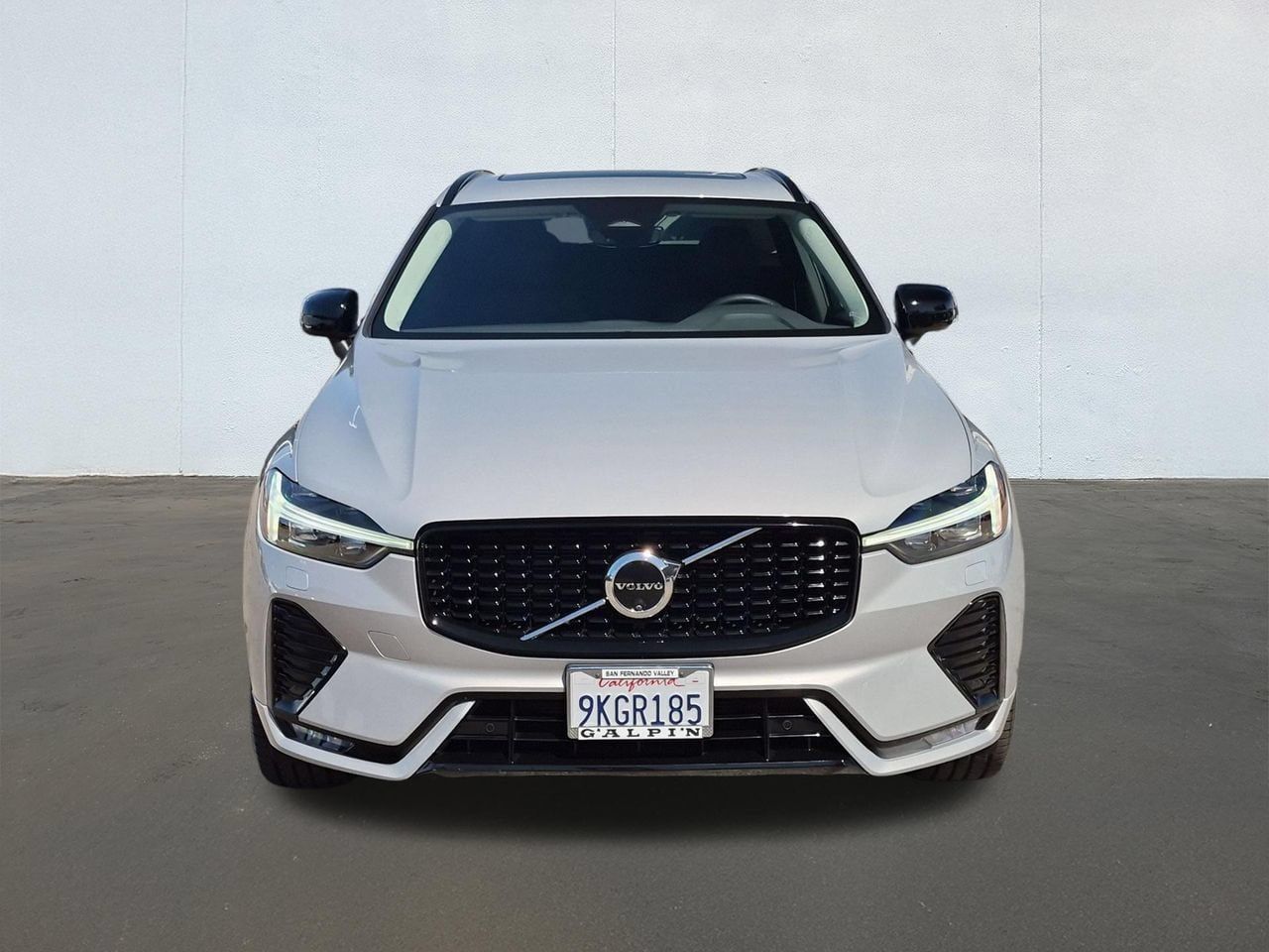 Certified 2024 Volvo XC60 B5 Plus AWD/4WD image 2